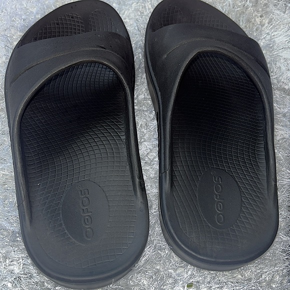 OOFOS - Picture 2 of 5